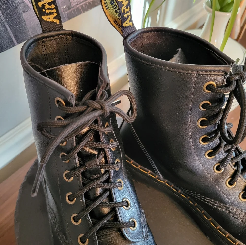 Doc Martin Boots - Picture 6 of 10